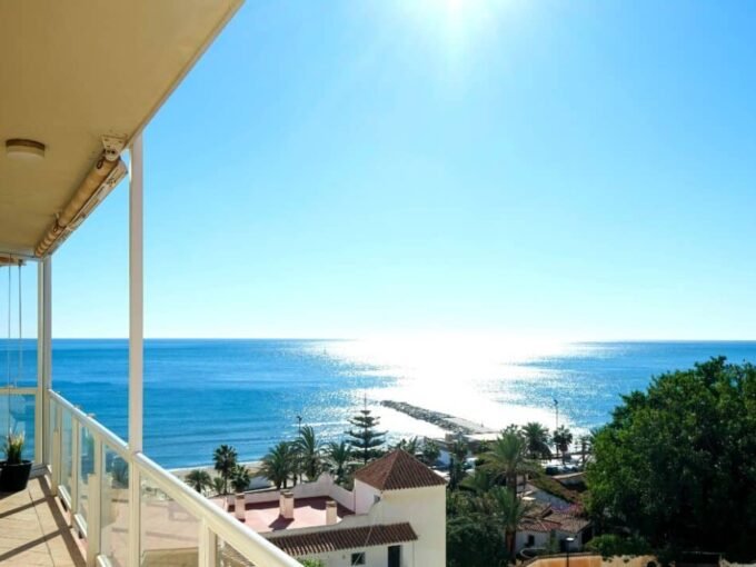 Beachside apartment in Carvajal, Fuengirola – photo 1