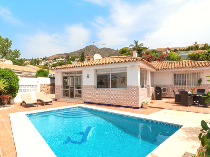 Villa with private pool – photo 1