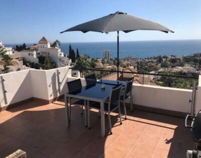 Rækkehus med stor terrasse og havudsigt i Riviera del Sol