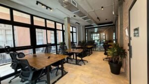 Hotdesk Spaces Available at Momentum Calle Larios Malaga Centro!