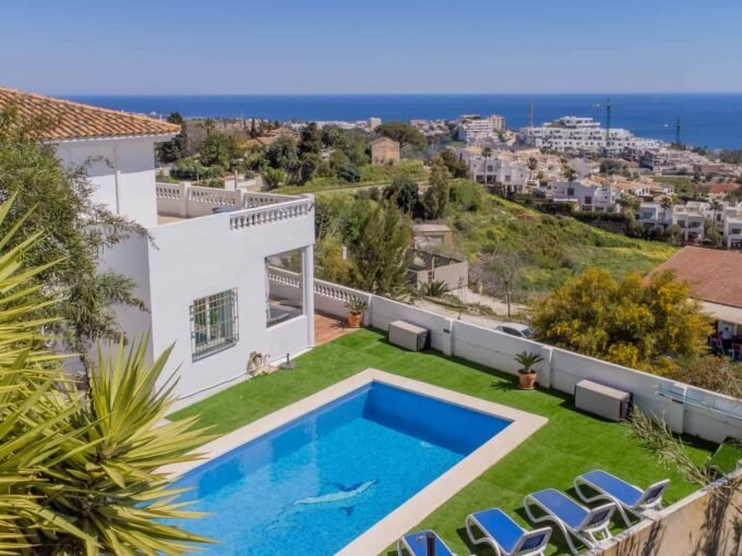 Lovely holiday villa with panoramic views – photo 1